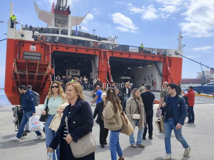 Η Σύρος στις προτιμήσεις των εκδρομέων του Πάσχα με μικρές απώλειες 