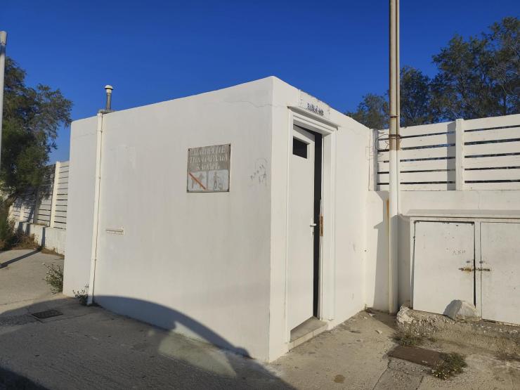Νέοι βανδαλισμοί στα δημοτικά wc στην Αζόλιμνο 