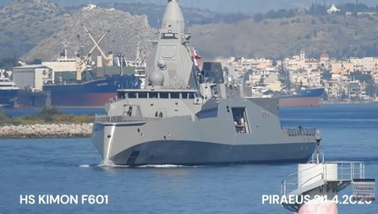 Στο λιμάνι του Πειραιά η φρεγάτα «Κίμων»