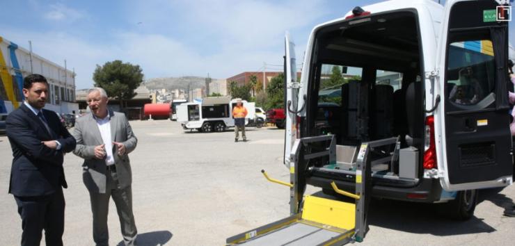 Επτά νέα οχήματα για τη δωρεάν υπηρεσία μετακίνησης ΑμεΑ