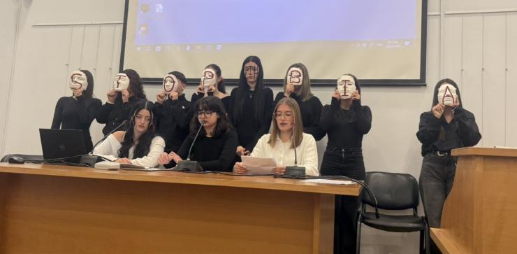 Δήμος Τήνου: «STOP στη Βία» - Δυνατό μήνυμα από τους μαθητές των Λυκείων