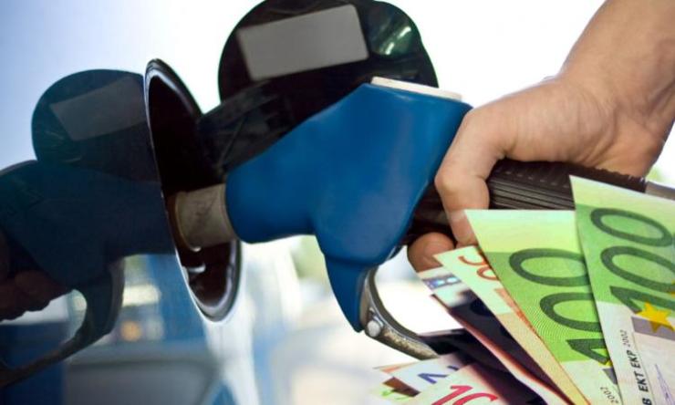 Η τιμή του πετρελαίου εκτινάσσεται στα 100 δολάρια