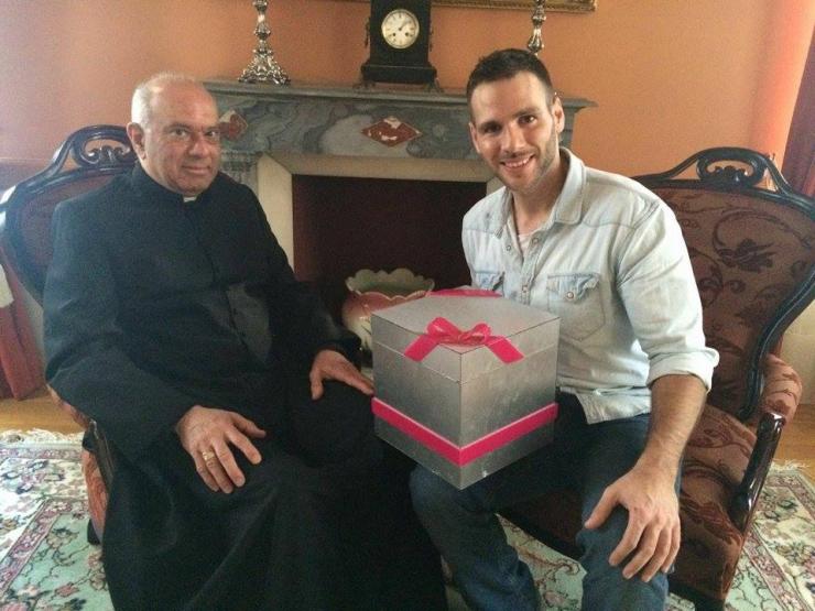 "Πακέτο" ευγνωμοσύνης στον Σεβασμιώτατο π. Σεβαστιανό Ροσσολάτο