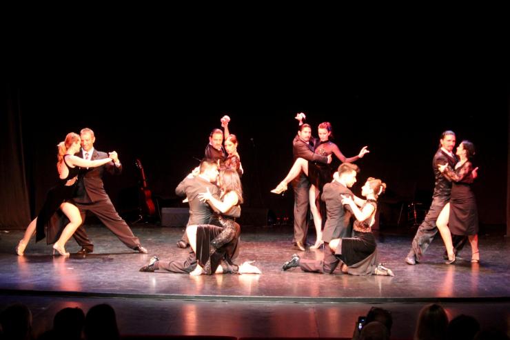 Ο χορός του πάθους σαγήνευσε τη Σύρο