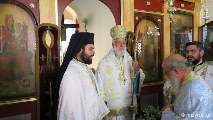 Χειροθεσία Αρχιμανδρίτη στην Ι. Μητρόπολη Σύρου