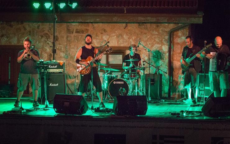 «Δεν μας παρέσυρε το κύμα της mainstream μουσικής»