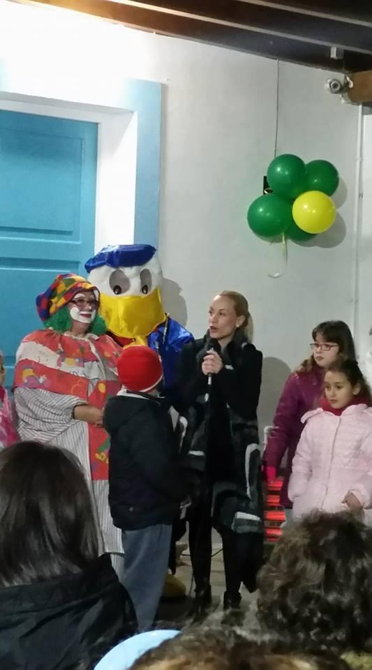 Ο τρελός κλόουν των Χριστουγέννων στα Καμίνια