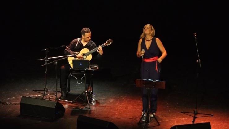 «Νιώθω υπερηφάνεια, όταν ερμηνεύω αυτά τα τραγούδια»