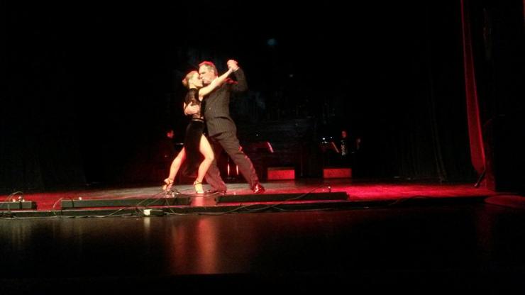 Ρεβεγιόν στο Θέατρο Απόλλων με tango show