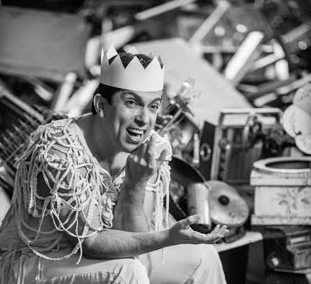 «Κάθε παράσταση είναι μια νέα σελίδα του»