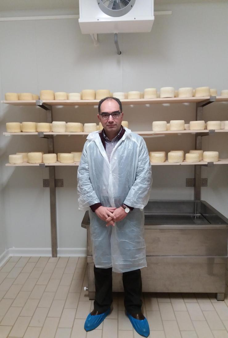 Επίσκεψη του Κώστα Μπιζά στο νέο τυροκομείο της Πάρου