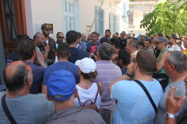 Καταδίκη της τραμπούκικης επίθεσης στην Επιθεώρηση Εργασίας Σύρου