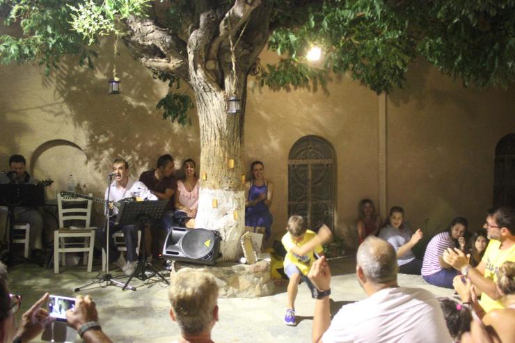 Η παράδοση στα χέρια άξιων συνεχιστών