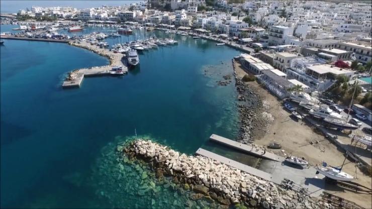 Πτώση οχήματος στη θάλασσα στη Νάξο