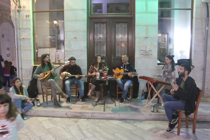 Τα νιάτα δείχνουν τον δρόμο