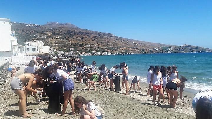 Εθελοντισμός και συνεργασία για τους καθαρισμούς των παραλιών της Άνδρου