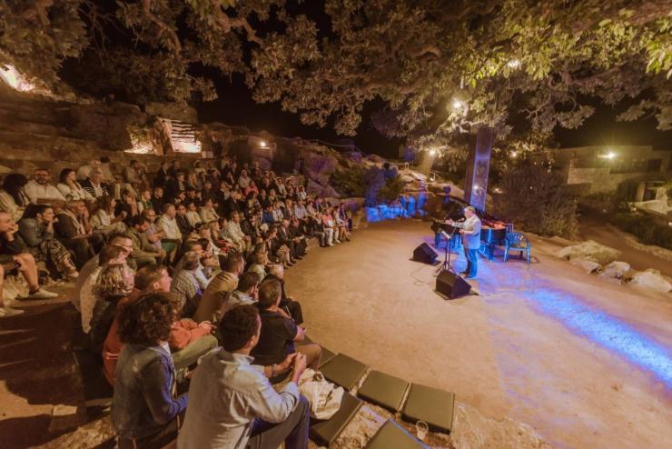 «Μελίσσι» δημιουργικότητας με βάση το ραδιόφωνο