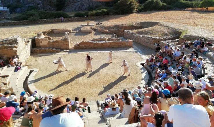 Ενθουσίασε το κοινό η «Αντιγόνη» στην Καρθαία από την ομάδα Δημόδοκος