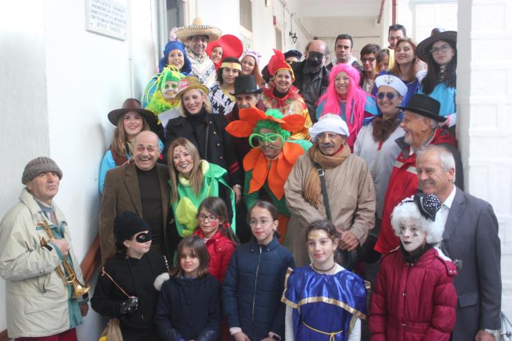 «Παρέλαση» χαράς και αγάπης στα Γηροκομεία της Σύρου