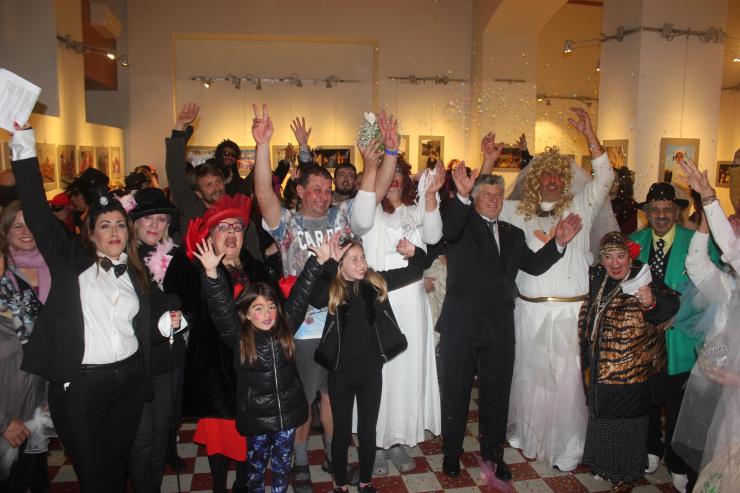 Σαν θέλει η νύφη κι ο γαμπρός... τύφλα να 'χει ο καιρός