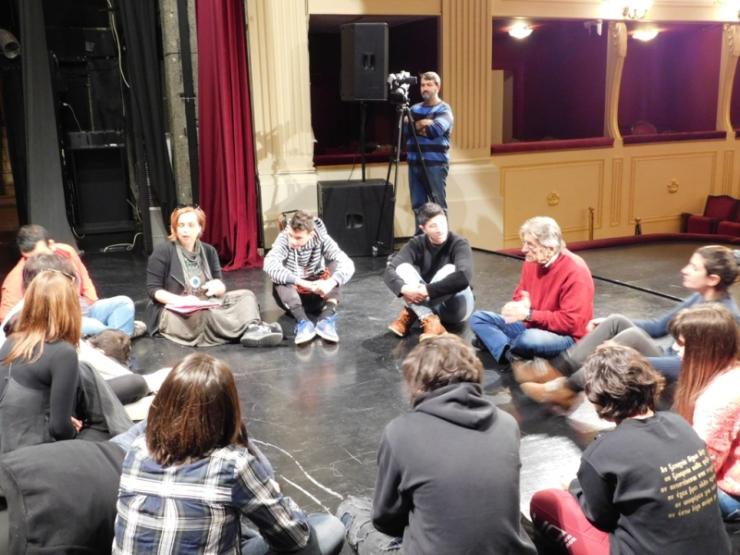 Όλο το σχολείο είναι μια θεατρική σκηνή