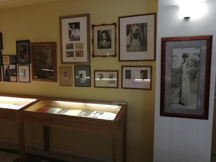 Σάρα Μπερνάρ και Σύρος