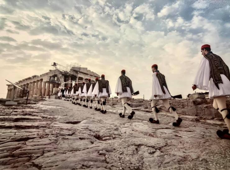 Καλά ζωσμένοι με τη φιλοπατρία και το εθνικό καθήκον