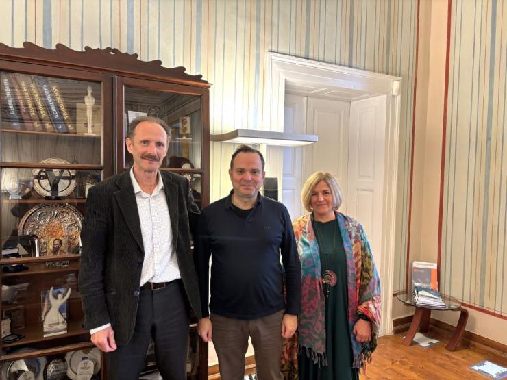 Συνάντηση εργασίας των μελών του Επιμελητηρίου Κυκλάδων με τον Μύρωνα Φλουρή