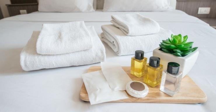 Τέλος στα πλαστικά μπουκαλάκια με σαμπουάν στα ξενοδοχεία βάζει το Ευρωπαϊκό Κοινοβούλιο