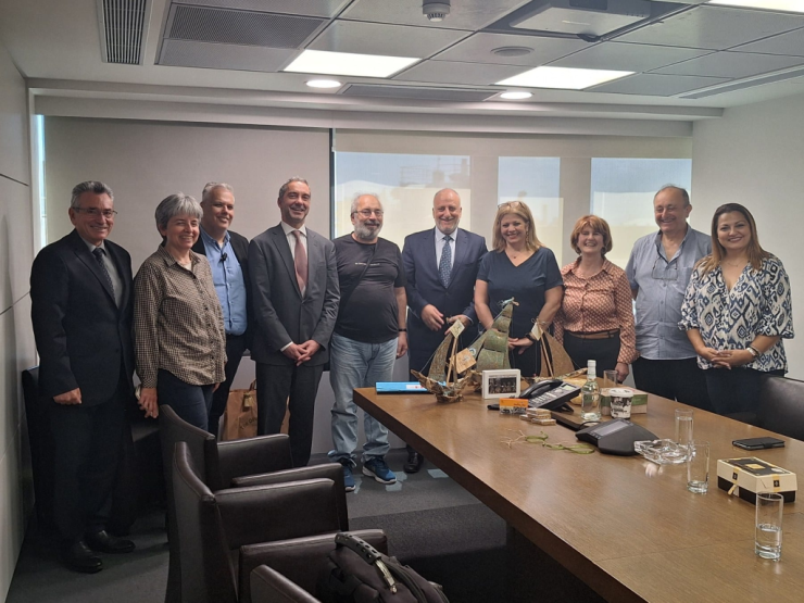 Η Αttica group στηρίζει τις τρίτεκνες οικογένειες