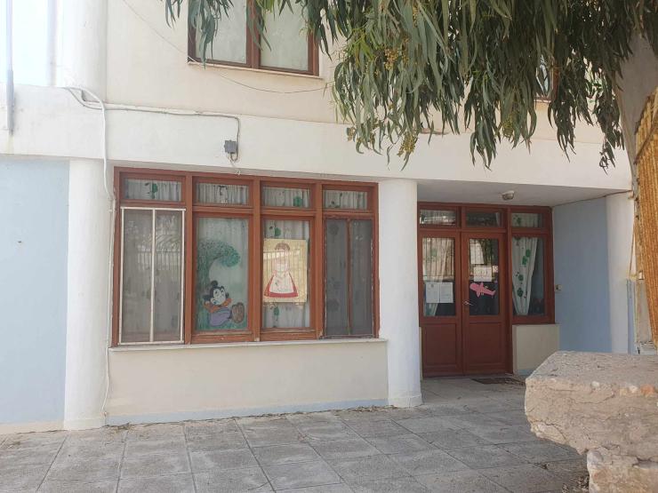 Βάζει προσωρινό λουκέτο