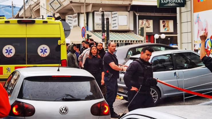 Μενίδι: Εντοπίστηκε μαχαιρωμένη γυναίκα στη μέση του δρόμου