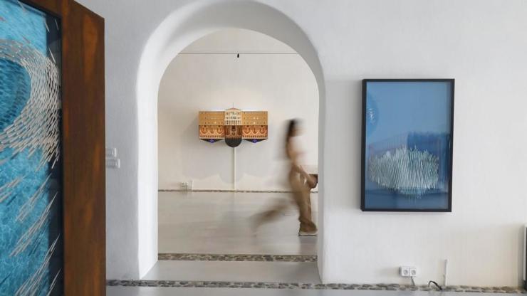 Σαντορίνη: To νέο καλλιτεχνικό εγχείρημα μέσα από την έκθεση "Εξομολόγηση"