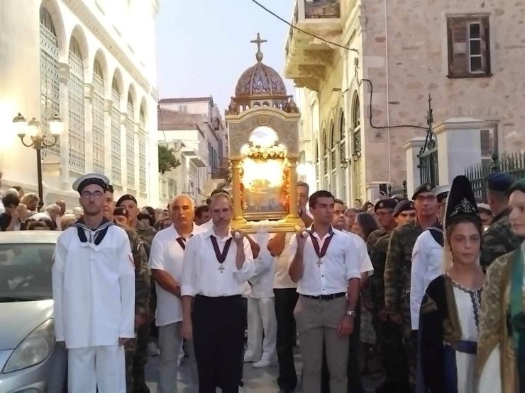 Σύρος: Ο εορτασμός της Κοιμήσεως της Θεοτόκου και η λιτάνευση της ιεράς εικόνας
