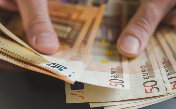Κατώτατος μισθός: Τέλος δια νόμου στις μειώσεις του