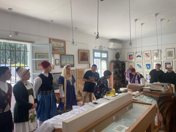 Πάρος: Με επιτυχία ολοκληρώθηκαν οι εκδηλώσεις με θέμα "Η Παραδοσιακή Φορεσιά ως Αντίσταση στην Υπερκατανάλωση"