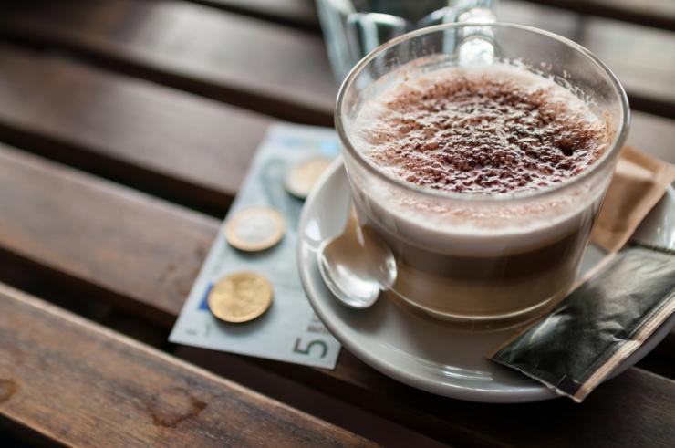 Φιλοδωρήματα: Όλοι οι νέοι κανόνες για εργαζομένους και επιχειρηματίες