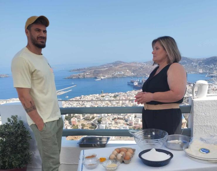 Το "AkisFoodTour" με τον Άκη Πετρετζίκη στη Σύρο