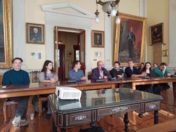 Εν αναμονή της επίσημης πρεμιέρας στο νησί