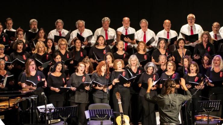 Με ιδιαίτερες χορωδιακές διασκευές