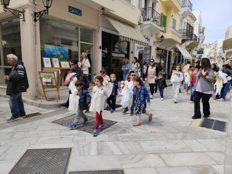 Σύρος: "Άρωμα" παράδοσης με τα κάλαντα του Λαζάρου