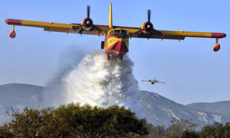 Λιγότερα Canadair, περισσότερα πτητικά μέσα στην αεροπυρόσβεση