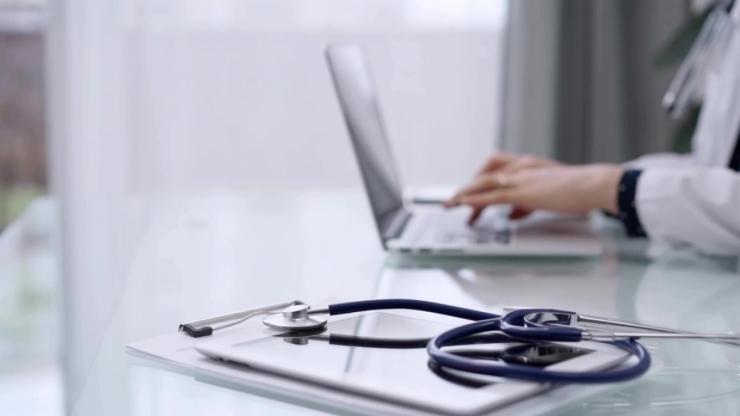 Υγεία: Προκηρύχθηκαν 530 μόνιμες θέσεις ειδικευμένων ιατρών σε νοσοκομεία του ΕΣΥ
