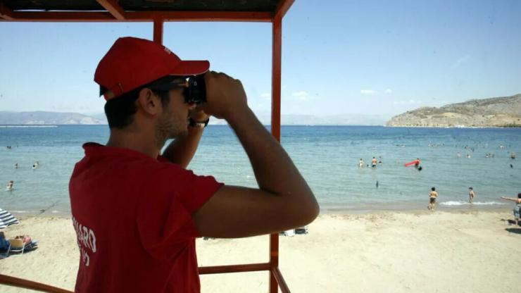 Χωρίς ναυαγοσώστη οι μισές παραλίες, οργανωμένες ή μη