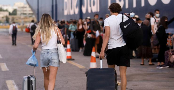 Καθυστερήσεις και αυξημένη κίνηση στο λιμάνι του Πειραιά