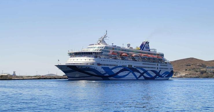 Σαντορίνη: "Απαράδεκτη ενέργεια η παρεμπόδιση της άφιξης των επιβατών"