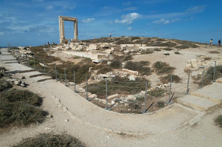 Πορτάρα Νάξου: Αίτημα παραίτησης του Δήμου προς το Πρωτοδικείο για την προσωρινή περίφραξη