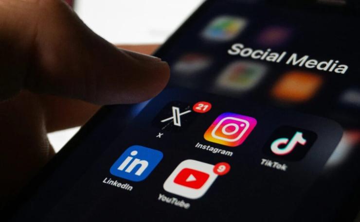 ΕΕ: Πρόταση για “μπλόκο” σε social media και AI στους κάτω των 16 ετών