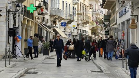 Σύρος: Ανοιχτά σήμερα και αύριο τα εμπορικά καταστήματα, σύμφωνα με το εορταστικό ωράριο