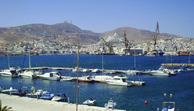 Σύρος: Νεκρός άνδρας ανασύρθηκε από τη θαλάσσια περιοχή της μαρίνας στα Λαζαρέττα